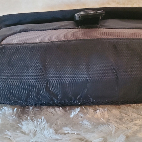 Targus small electronics bag - Picture 4 of 5